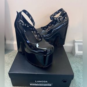 Lamoda blackpatent Power Trip Chunky PlatformHeels
Size 8, never worn, with box.